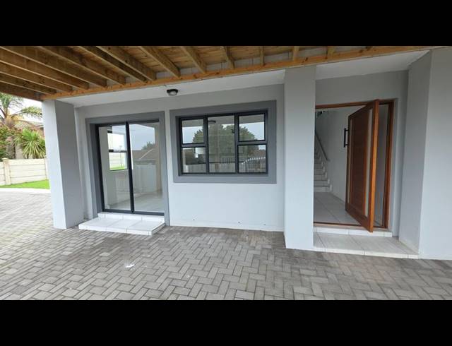 5 BEDROOM HOUSE FOR SALE IN WAVECREST